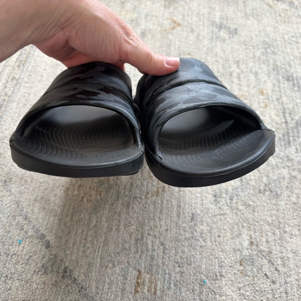 OOFOS OOahh Camo Slide Sandals Recovery Footwear M11/W13 Comfy Stylish Casual - Picture 2 of 7